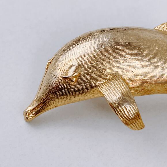 Mid Century Gold Tone Dolphin Brooch Figural Marine Animal Vintage Jewelry - Picture 3 of 7